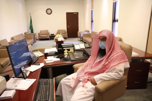 سمو الأمير فيصل بن بندر يستقبل أمين عام جمعية البر الأهلية بالرياض