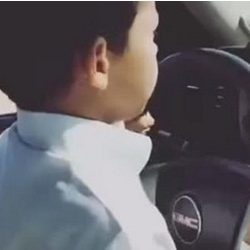 الطقس السيئ يجبر ناقلات النفط علي التكدس في ميناء  البصرة العراقي