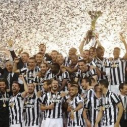 لاكورونا يفلت من الهبوط بتعادله مع برشلونة وأتلتيكو يحقق المركز الثالث بالدوري الإسباني