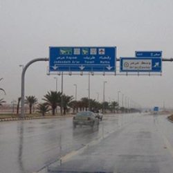 متعب بن عبد الله يطمئن على المصابين من منسوبي الحرس