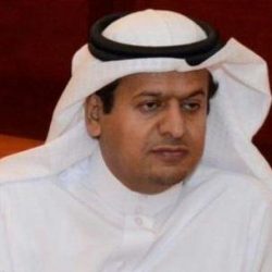 فهد بن سلطان يوقف موكبه للإصغاء لانتقاد مواطن.. ويجيبه مبتسماً: تفاءَلْ (فيديو)