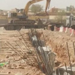 شرطة جدة تطيح بثلاثة أشخاص سرقوا مركبة من آسيوي
