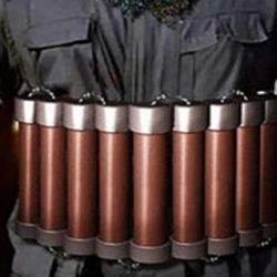 بالفيديو.. مشاجرة واشتباك بالأيدي بين فتاتين في مقهى