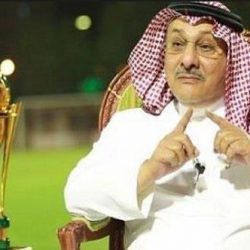 دونيس يطالب الهلال بلاعبين «5 نجوم»