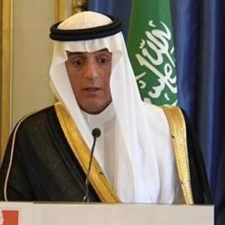بالفيديو.. متطرفون يهاجمون أسرة سعودية ويقذفونها بالعلب في سلوفاكيا.. والشرطة تتدخل لحمايتها