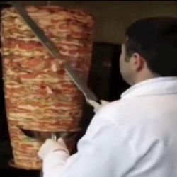 “التجارة” تستدعي 973 سيارة “جيب – جراند شيروكي” 2011