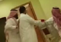 الملك سلمان يحقق رغبة طفل بالمدينة المنورة في التقاط “سيلفي” معه (صورة)