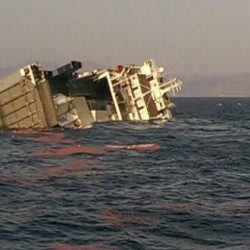 ازدحام طوابير تصحيح الأوضاع يدفع عدداً من اليمنيين للإفطار (صور)