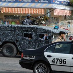 صورة مؤثرة لولي العهد يزور قبر والده الأمير نايف رفقة عدد من الأمراء