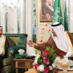 خادم الحرمين يؤدي في المسجد الحرام صلاة الميت على الأمير سعود الفيصل – فيديو