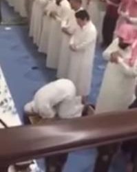 إصابة رئيس وزراء صربيا إثر رشقه بالحجارة في إحياء ذكرى مجزرة سربرنيتشا (فيديو)