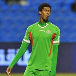 (الدوسري) يكشف قميص الهلال ويحتفي بالأطفال (فيديو)