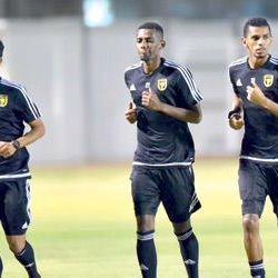 الهلال والنصر يرفضان توجه اتحاد الكرة نحو تكليف طاقم تحكيم محلي لقيادة “السوبر”