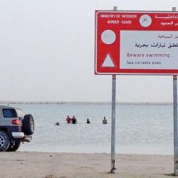 ملاحقة متورطين في سرقة لوحات إرشادية