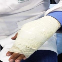وفاة معتمريْن بمطار جدة.. رجل بصالة السفر وامرأة داخل الطائرة