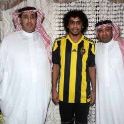 “أبو اثنين” يثير غضب الكاتب خلف الحربي بوصفه العدو