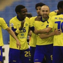 فنان سعودي يسخر من زي النصر الجديد