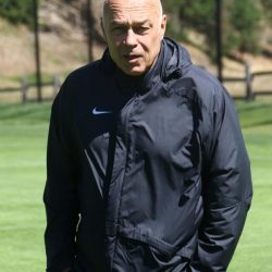(دونيس) يطالب الهلاليين بالتمرير الدقيق