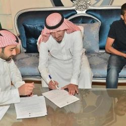 مدرب الشباب يطلب استبعاد نجوم محليين من الفريق