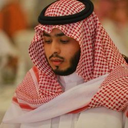 بالصور.. الأمير بندر بن عبدالعزيز يتقدم المصلين على جنازة الشيخ مهنا أبا الخيل