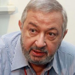 ديدان داخل أكياس أرز في مطعم