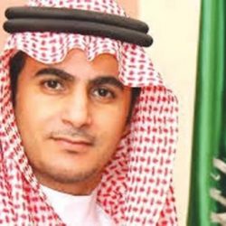 بالفيديو.. إمام المسجد النبوي يشارك المرابطين في إطلاق قذيفة على الحوثيين