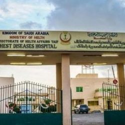 بالصور.. متعب بن عبدالله يقدم واجب العزاء في شهيدين من منسوبي الحرس الوطني