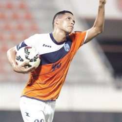 قائد التعاون من بوابة الاهلي يدخل نادي المئوي .. والهلال ولاعبه في صدارة القائمة