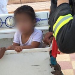 أمن جدة يضبط مواطنيْن يسلبان قائدي سيارات الأجرة