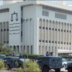 انتشال سيارة سقطت في البحر بالمسيبح