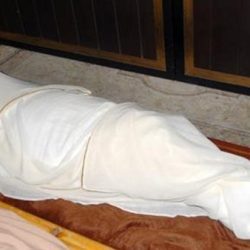 مصرع شخصين وإصابة ثلاثة في انقلاب سيارة بمكة