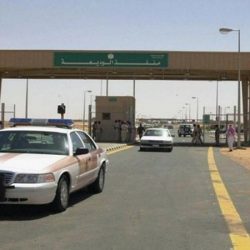 عاصفة تعيد عبَّارة ركاب إلى جازان