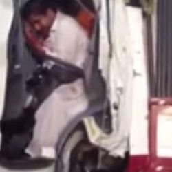 الإطاحة بمواطنَين صعقا ثلاثيناً بصاعق كهربائي بسبب حفل مختلط بمنزل (صور)