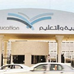 بالفيديو.. أولياء أمور ينادون على بناتهم عبر “ماسورة” صرف صحي بمدرسة ثانوية بالرياض