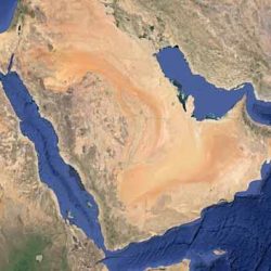 سقوط حمولة حديد على طريق بحرة