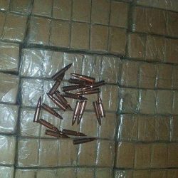 بالصور.. صخرة تسقط على مركبة مواطن في تهامة الباحة
