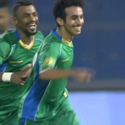 بالفيديو.. لحظة إنقاذ رجال الأمن لسيدة من العاصفة التي ضربت الحرم