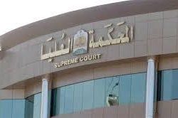 بالفيديو.. شاب يسرق 7 أكياس أرز من مطعم شهير بالرياض في أقل من دقيقة