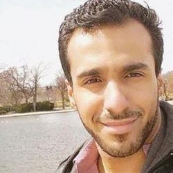رئيس يقاضي مغرداً «قذف» جماهير النصف مليون