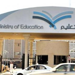 التحقيق في اعتداء مدير على طالب