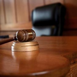 أمير مكة يستقبل مواطناً تنازل عن قاتل ابنه قبل أيام من تنفيذ القصاص