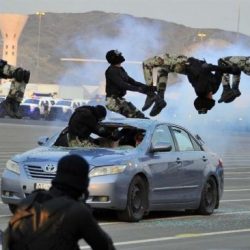 بالصور.. أمير القصيم يكرم شابًا لتبرعه بجزء من كبده لابنة مرابط على الحد الجنوبي