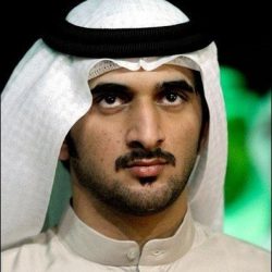 مشجع أهلاوي يثير إعجاب الجماهير بسبب “عكازه”