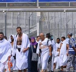 خالد الفيصل: عدد الحجاج 1.6 مليون.. ونجاح خطة التصعيد إلى منى