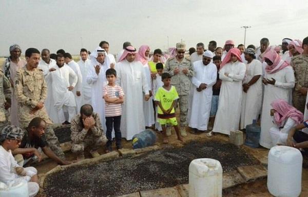 بالصور.. نقل الجندي هزازي بعد تخليصه من حصار الحوثي بطائرة اخلاء طبي للرياض