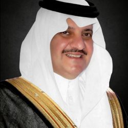 العمري يحتفي بتخرجه برتبة ملازم طيار