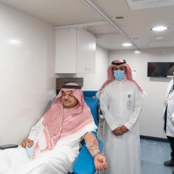 مقذوف مسماري يخترق وجه عامل خمسيني و سعود الطبية تنقذه