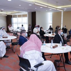 امير منطقة الباحة يكرّم المتقاعدين والمتقاعدات بصحة المنطقة
