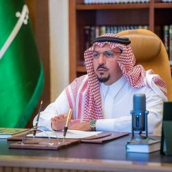 شؤون الحرمين توزع الهدايا على المصلين والمعتمرين
