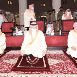 متطوعات هلال الجوف يعايدن منسوبي مركز اللقاحات بسكاكا